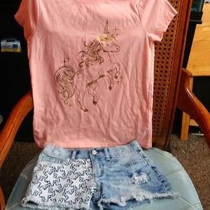 A two piece set the shirt is a 7/8 the shorts are a size 7. Used